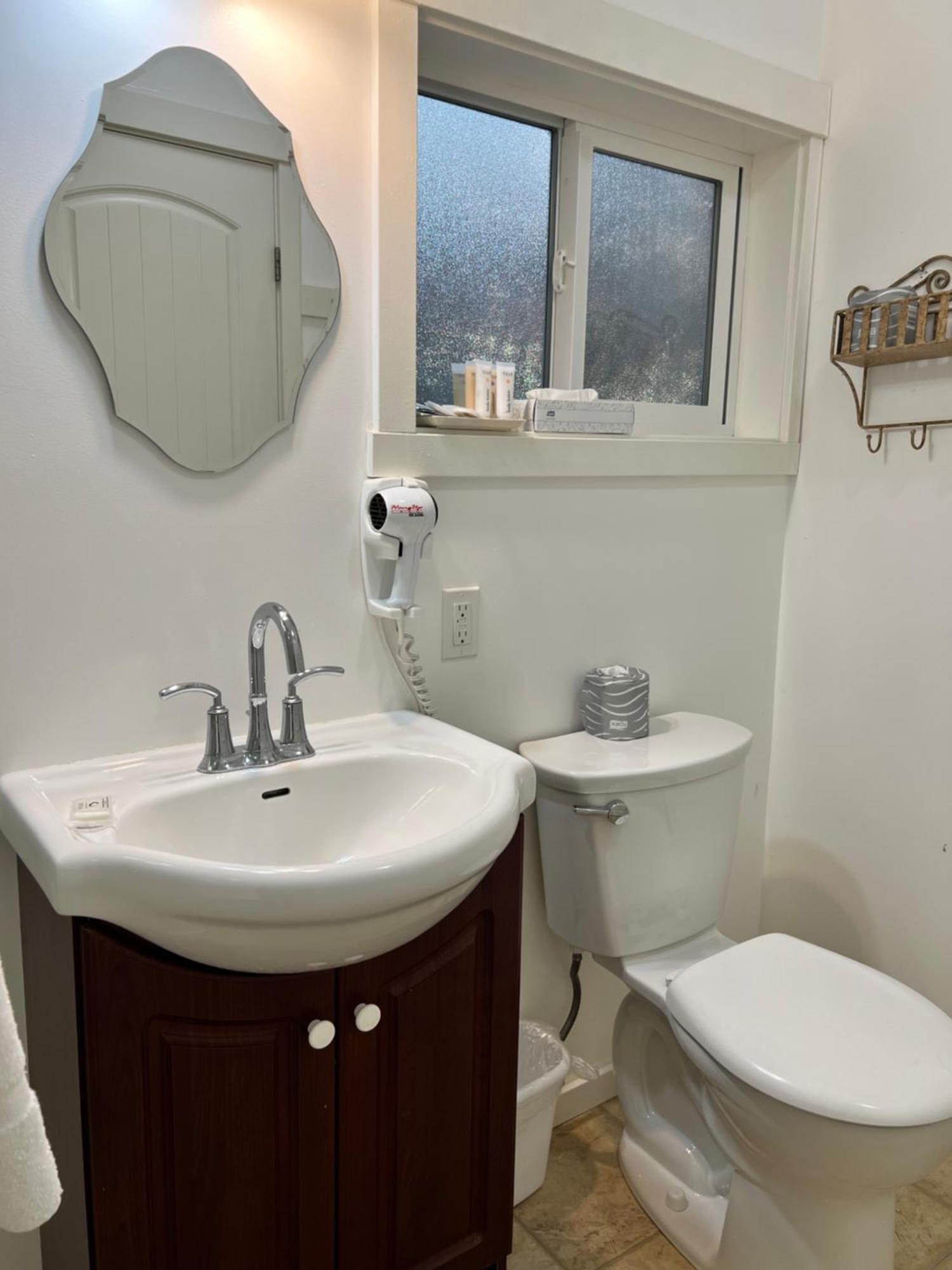 Sea Edge Motel Parksville Room photo